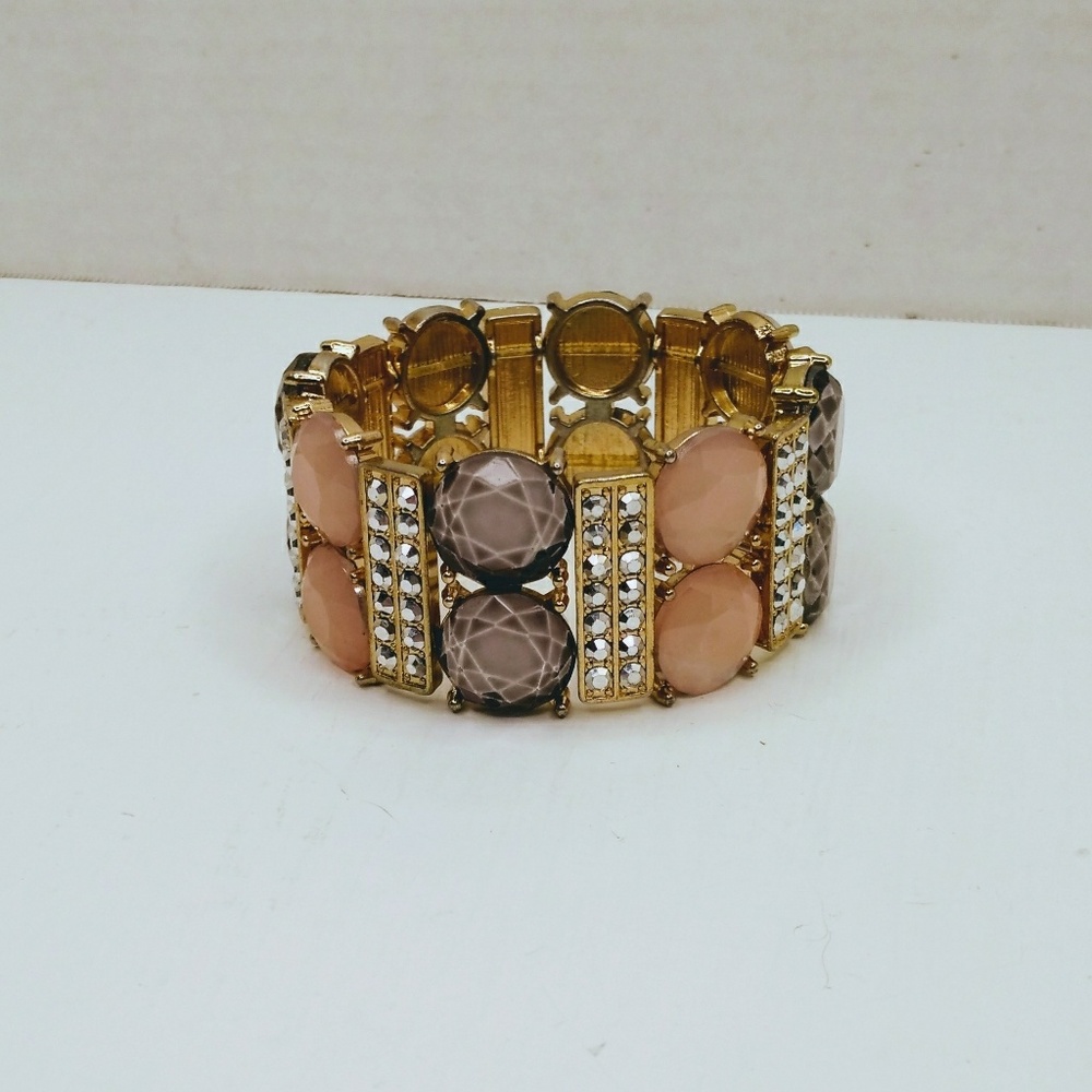 Gold tone stretch to fit bracelet